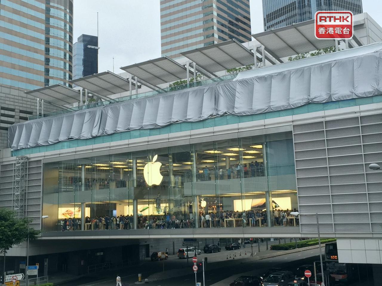 蘋果上季度盈利295.8億美元，按年升逾19%。（港台圖片）