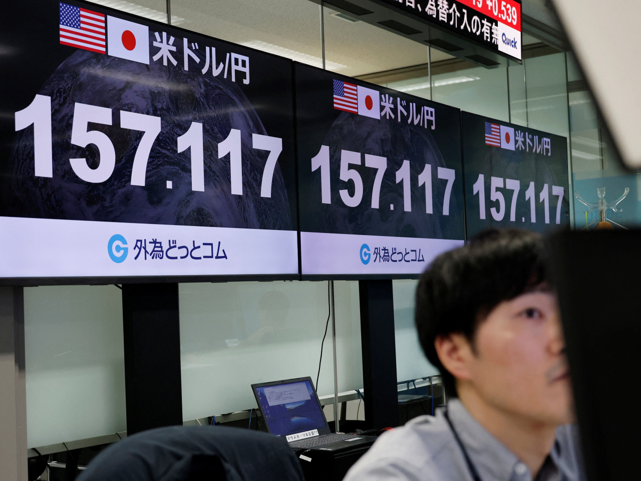 An employee at a foreign-exchange trading company monitors currency movements following Tokyo's intervention. Photo: Reuters