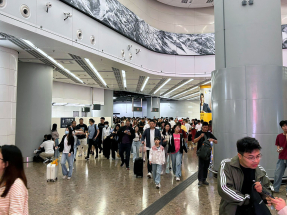 五一黃金周高鐵西九龍站人頭湧湧　旅客稱會到景點打卡及消費購物