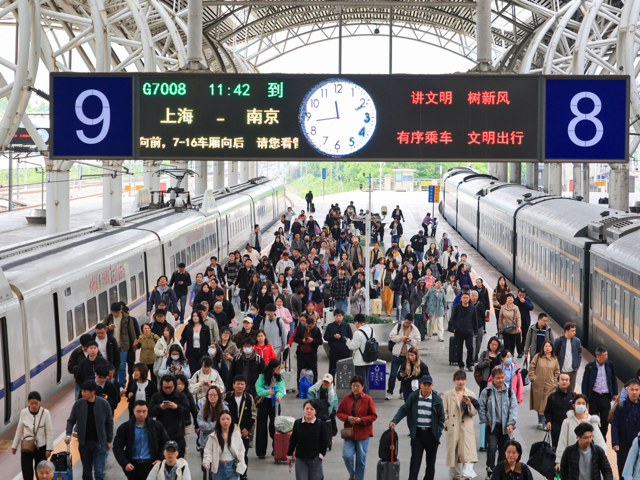 內地五一假期第一天，全國鐵路預計發送2480萬人次旅客。（新華社資料圖片）