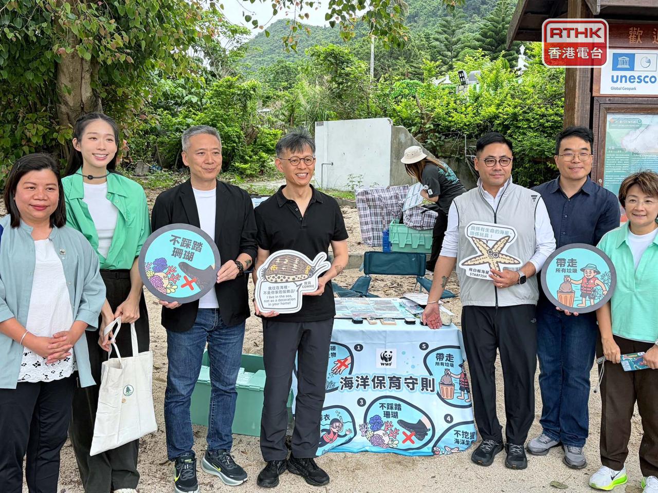 署長黎堅明下午聯同多名立法會議員到場視察。（鄧鈞尤攝）