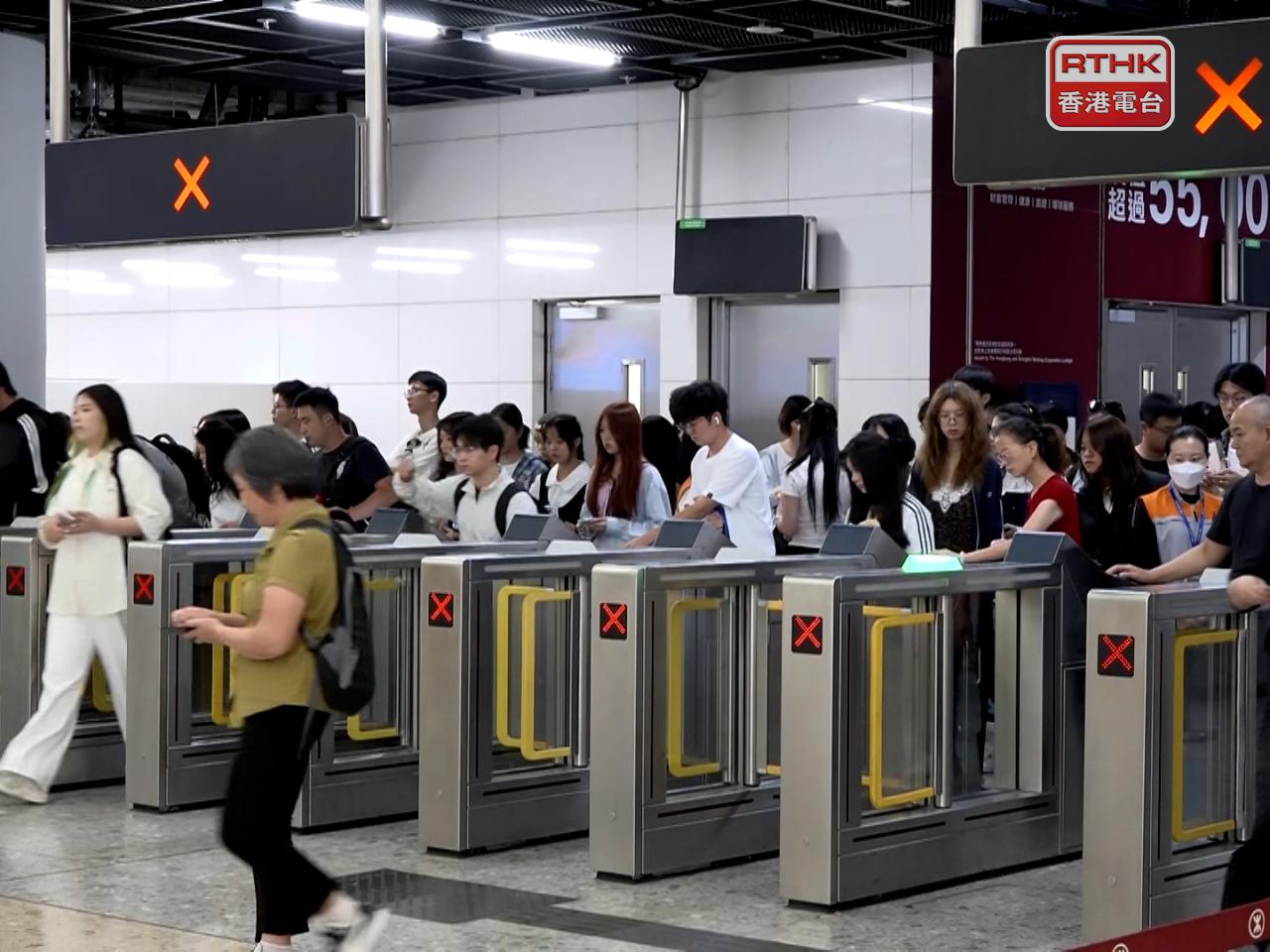 五一黃金周　不少內地旅客來港「打卡」和購物