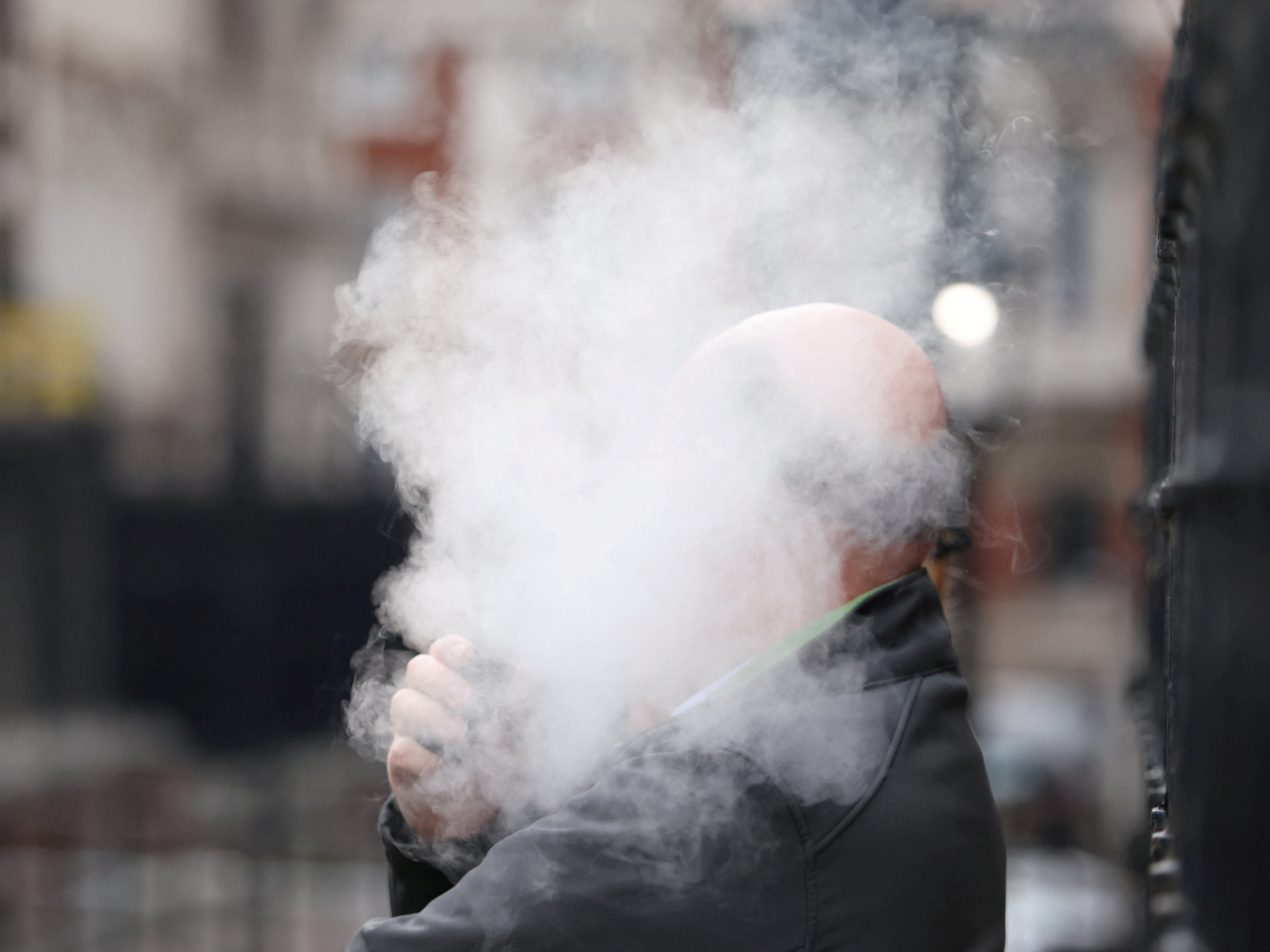 Tobacco and Alcohol Control Office Head Manny Lam says more than 30 countries and regions have imposed similar laws against public smoking. File photo: Reuters