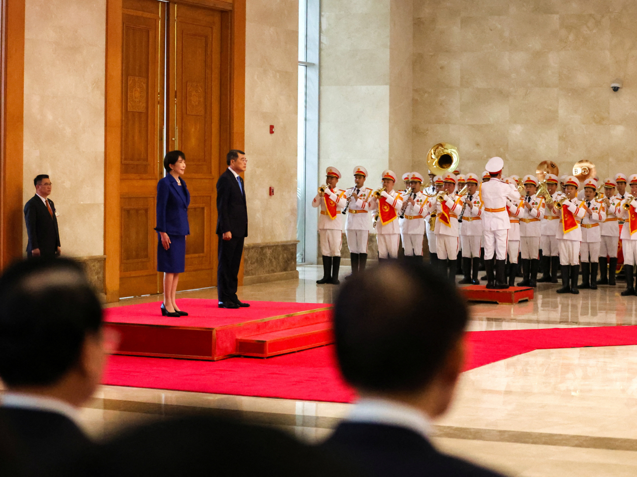 Sanae Takaichi is hosted by Vietnam's Prime Minister Le Minh Hung during a welcome ceremony in Hanoi. Photo: Reuters