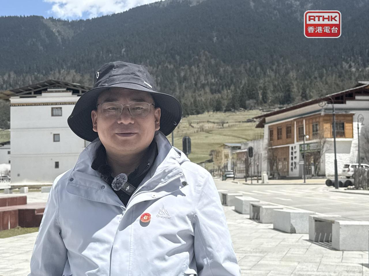 謝德明說，鼓勵粵港澳三地企業參與小鎮發展。(陳曉筠攝)