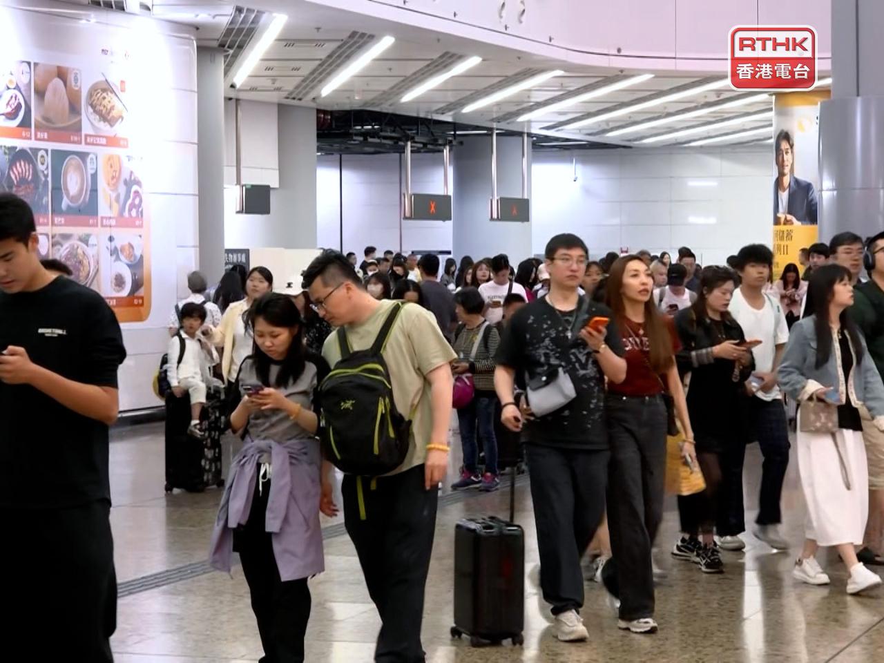 五一黃金周首三日累計超過71萬人次內地旅客訪港。（港台圖片）