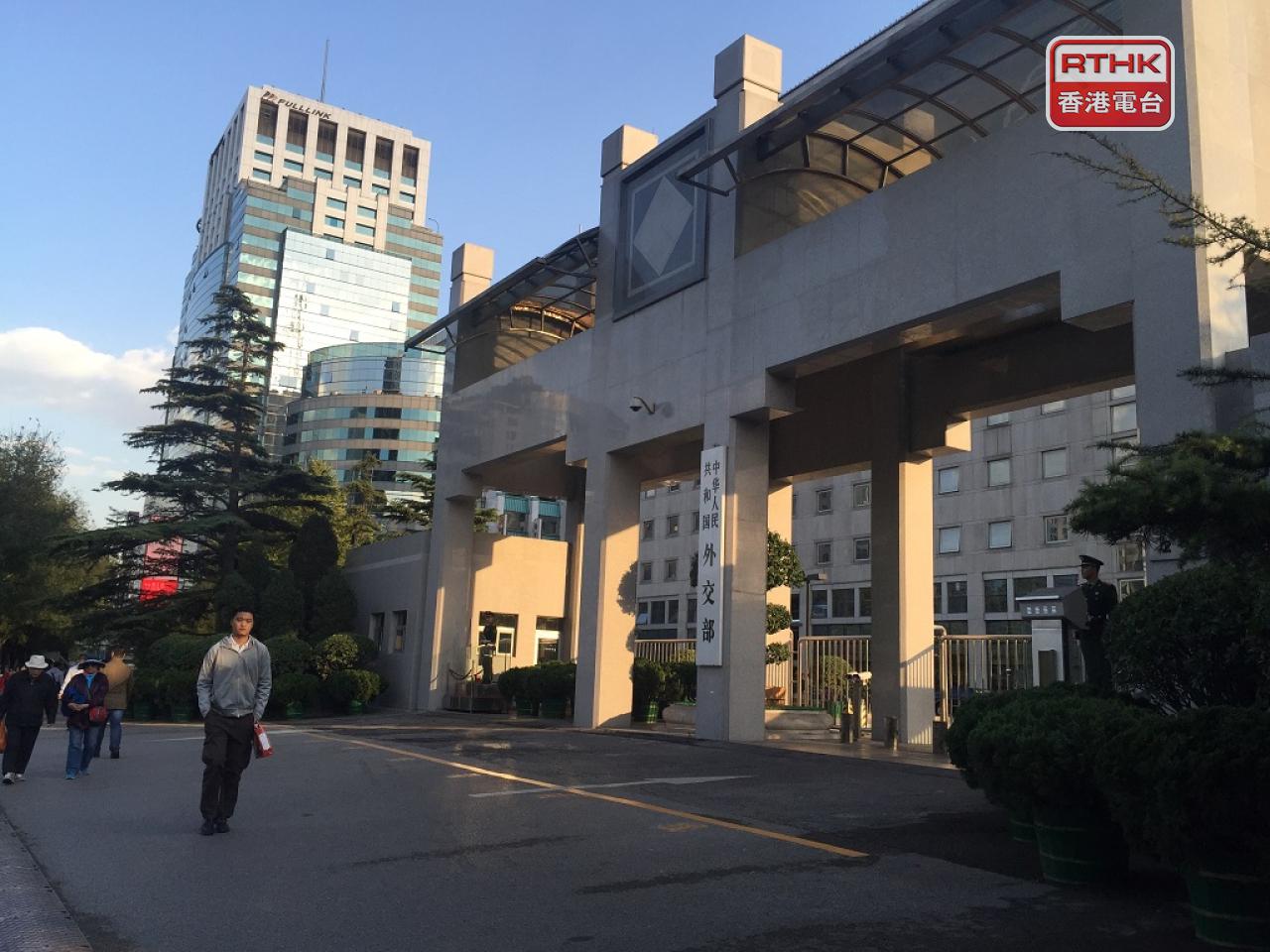 外交部發言人強調，中方堅決反對干涉古巴內政，敦促美方立即終止對古巴的封鎖制裁和任何形式的脅迫施壓。（港台圖片）