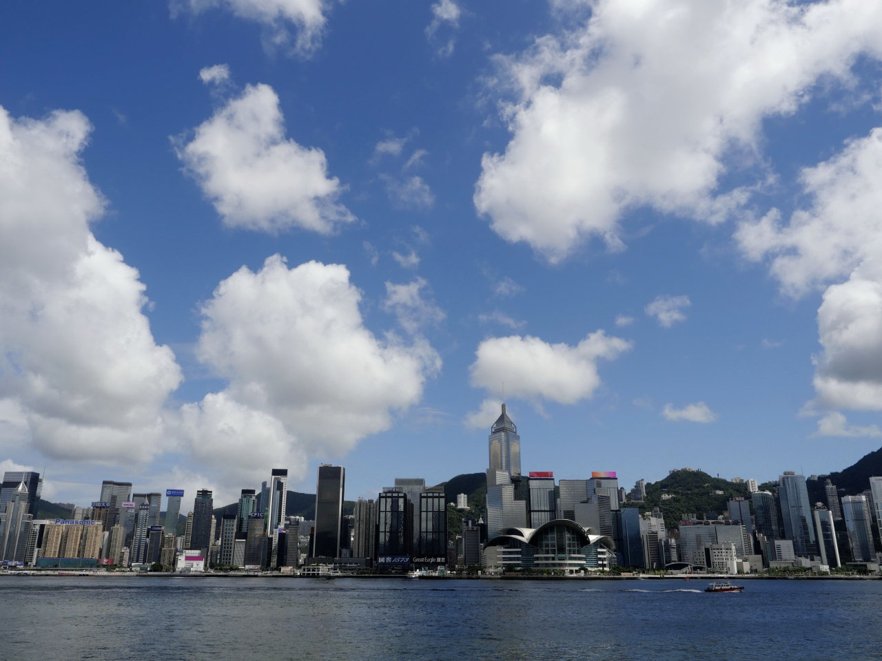 標普全球4月香港採購經理指數(PMI)跌至48.6，反映商業景氣持續低迷，創10個月以來最快緊縮速度。（新華社資料圖片）
