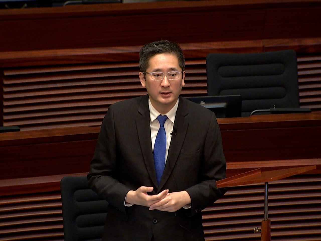 陳百里指，一般個案而言，「中小企業市場推廣基金」在過往3年，均能按服務承諾在收到填寫妥當並附有全部所需證明文件的申請當日起計，30個完整工作日內完成審批。