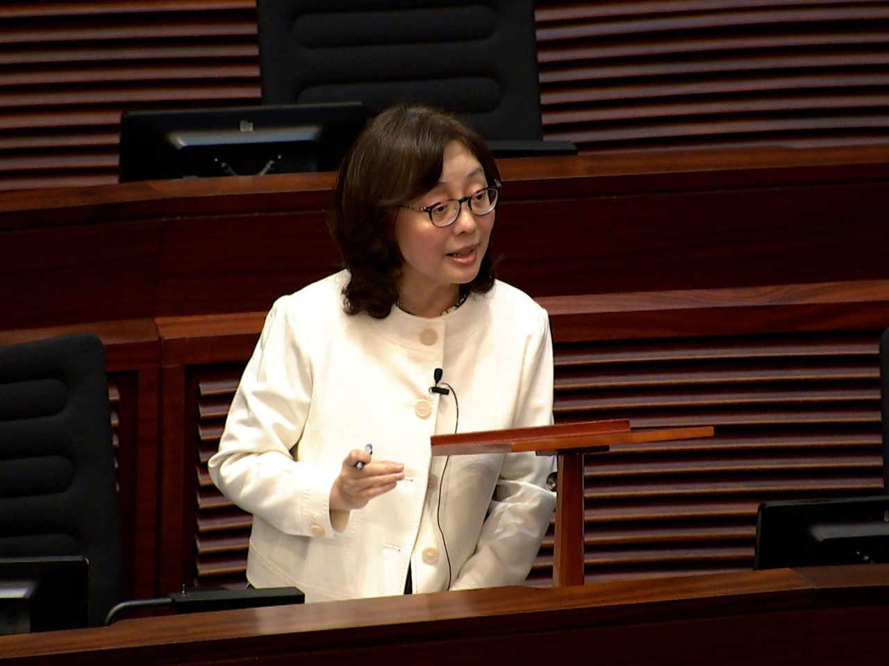 甯漢豪表示，土木工程拓展署會於今年內完成「智慧斜坡記錄冊」，擴展數據庫資料涵蓋影響現有設施的天然山坡。