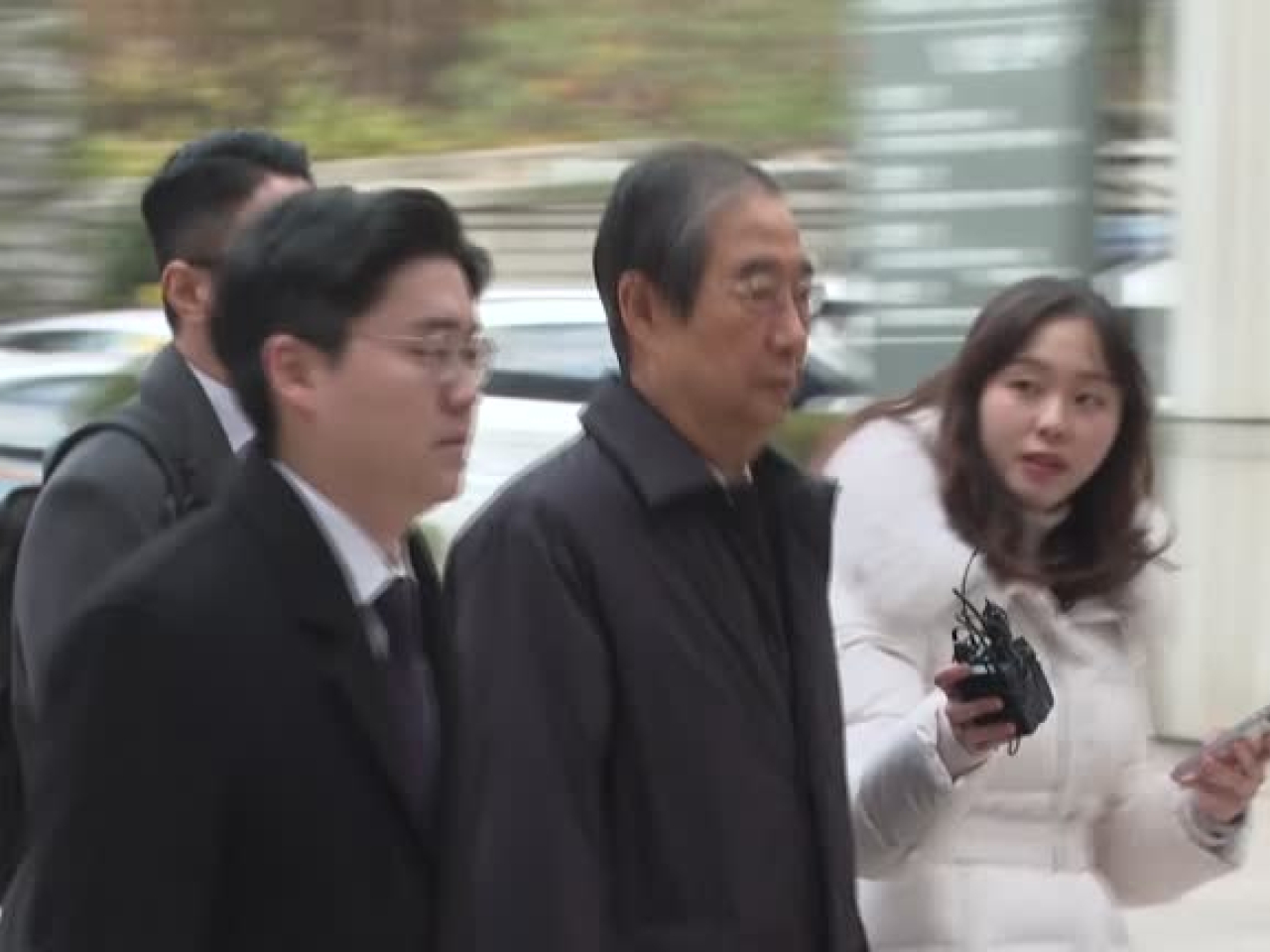 韓悳洙（右二）內亂案二審被判有期徒刑15年。（路透社資料圖片）