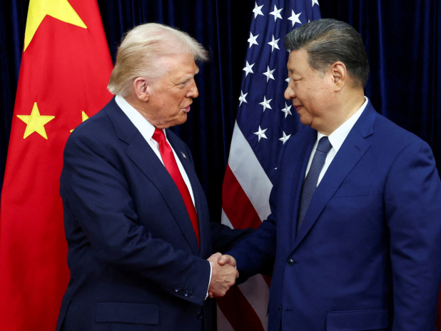 特朗普日前表示,期待本月稍後與習近平會面。圖為兩人去年10月在韓國釜山會面。(路透社資料圖片)