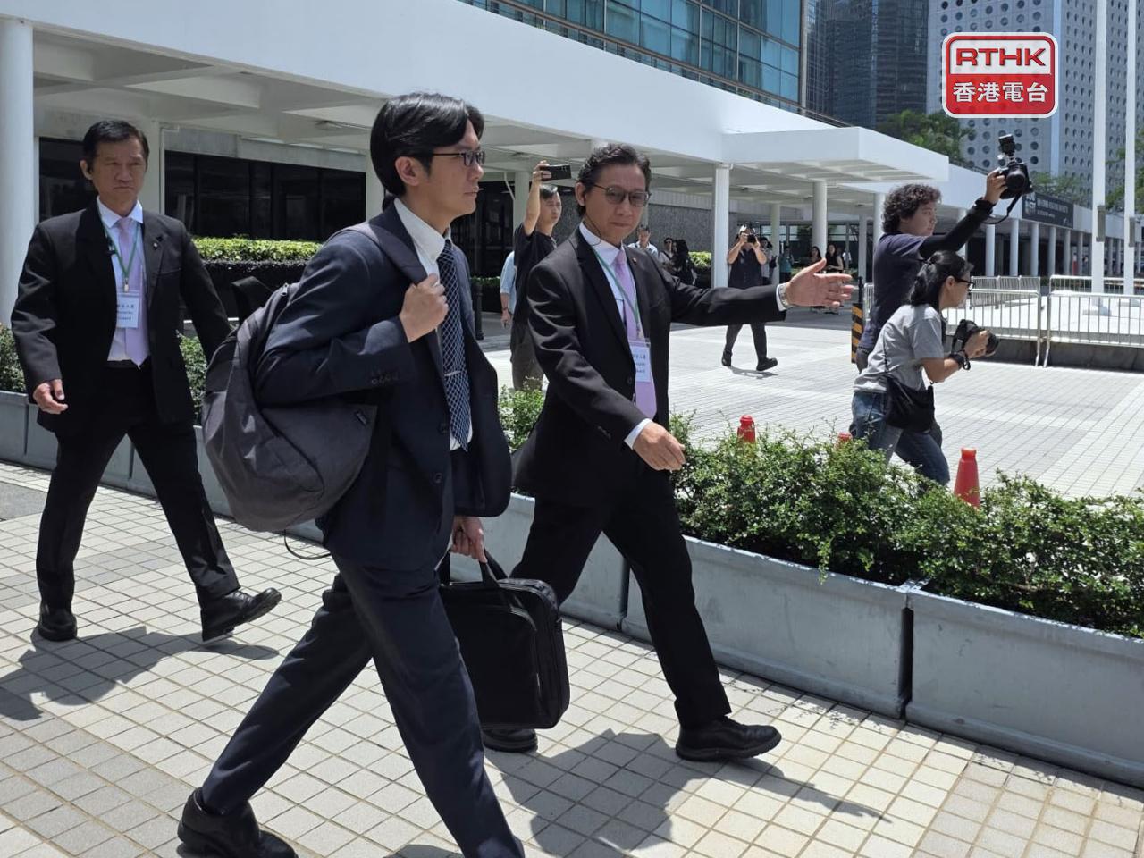 Senior maintenance surveyor Yung Siu-lun says he was not told the Buildings Department had raised the inspection rate to 20 percent in its guidelines. Photo: RTHK