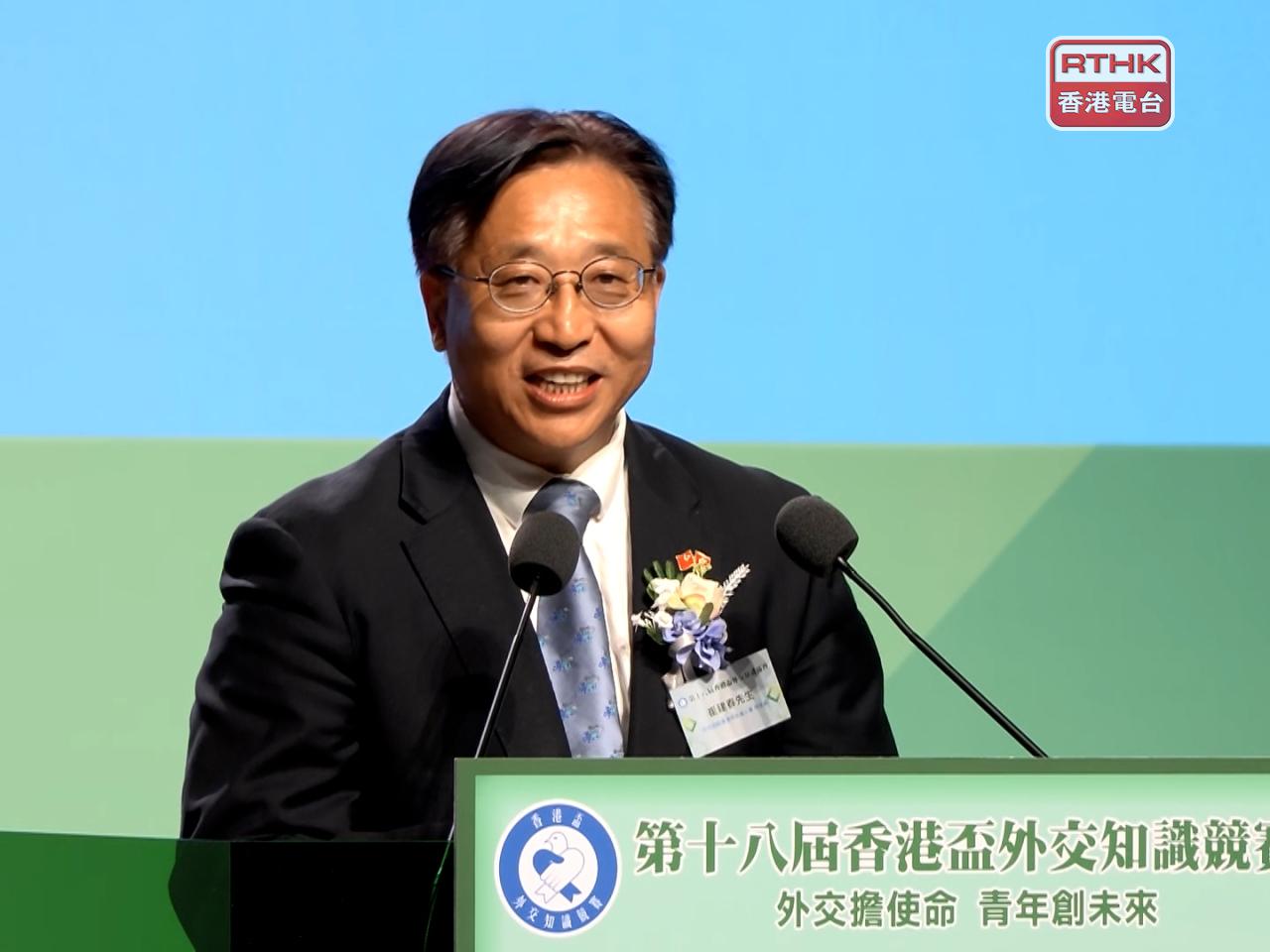 崔建春表示，香港青少年身處中西文化交匯的前沿，兩文三語是香港青少年與眾不同的優勢。（廖漢榮攝）