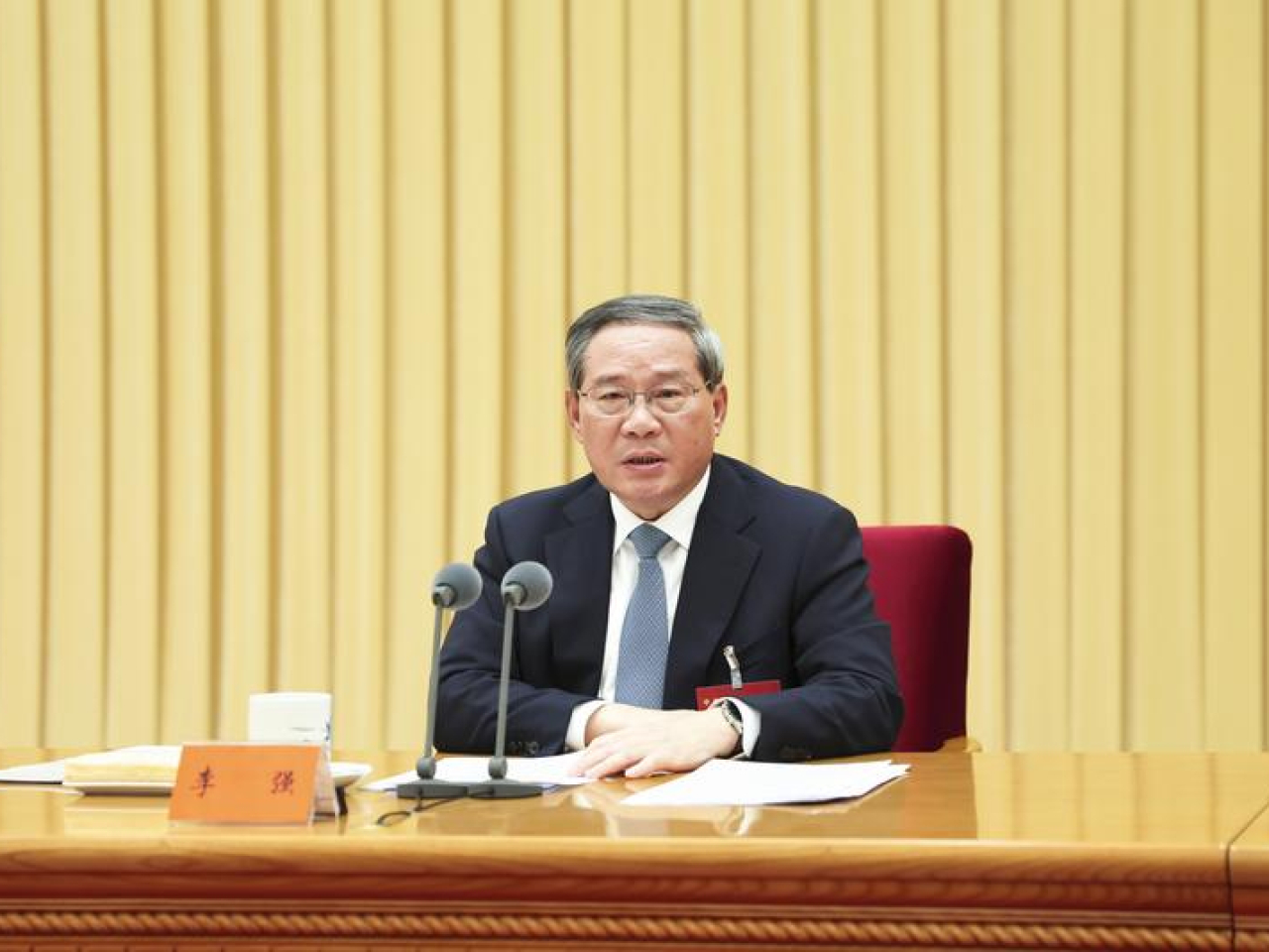 李強主持召開國務院常務會議。（新華社資料圖片）