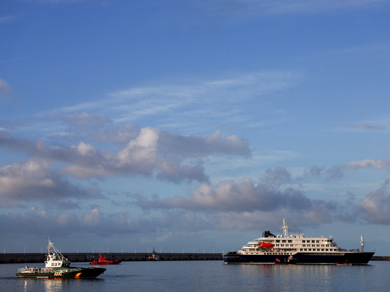 The cruise ship MV Hondius arrives at the port of Granadilla. Photo: Reuters