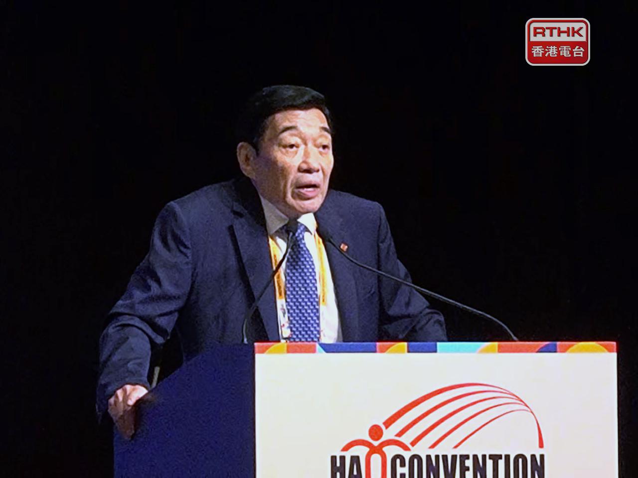 范鴻齡表示，急症室整體求診人次較改革前，減少約10%至11%，其中非緊急個案大跌22%。（郭志強攝）