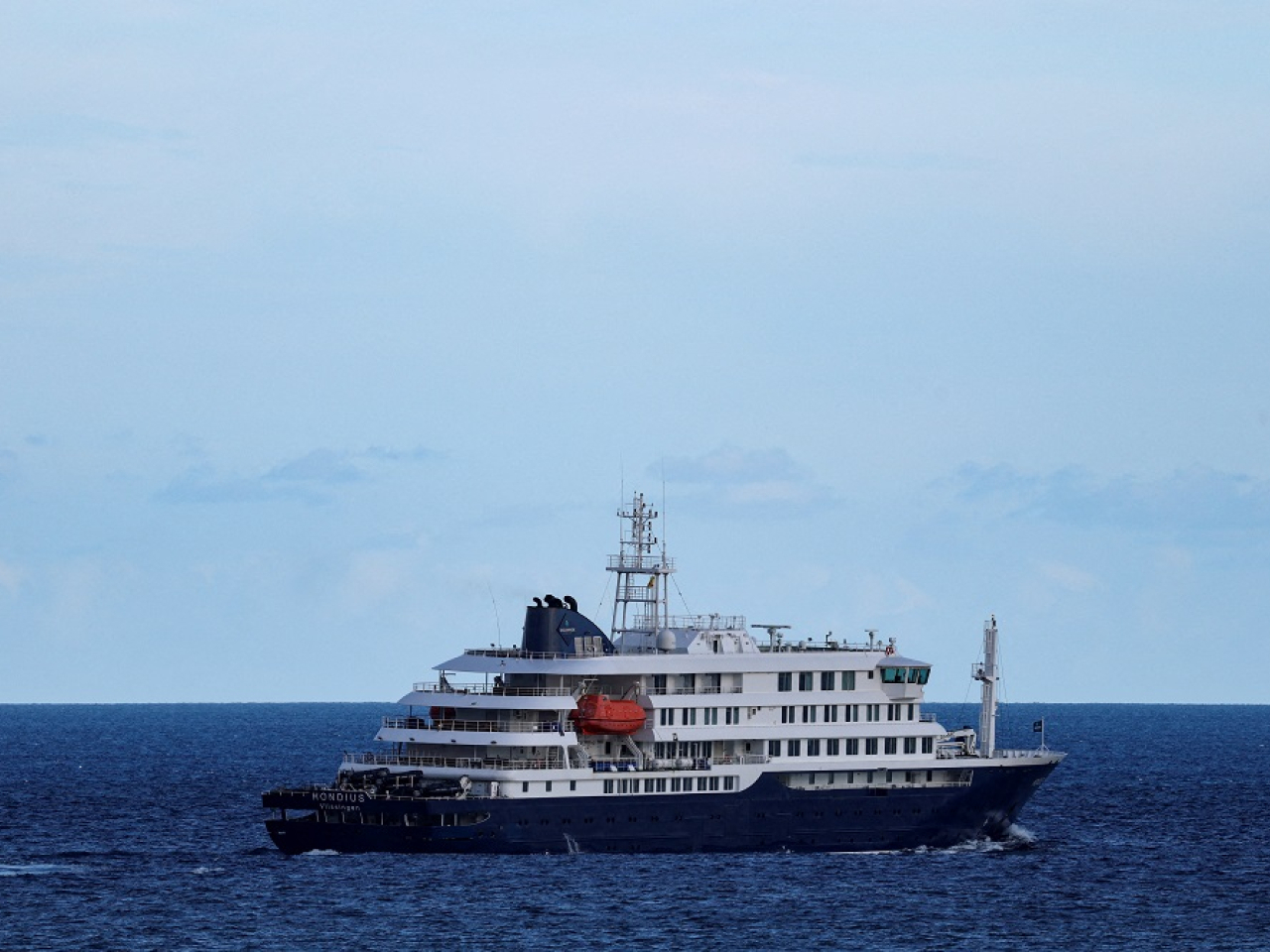 The MV Hondius, with 25 crew and 2 medical staff on board, is expected to arrive in Rotterdam on Sunday. Photo: Reuters