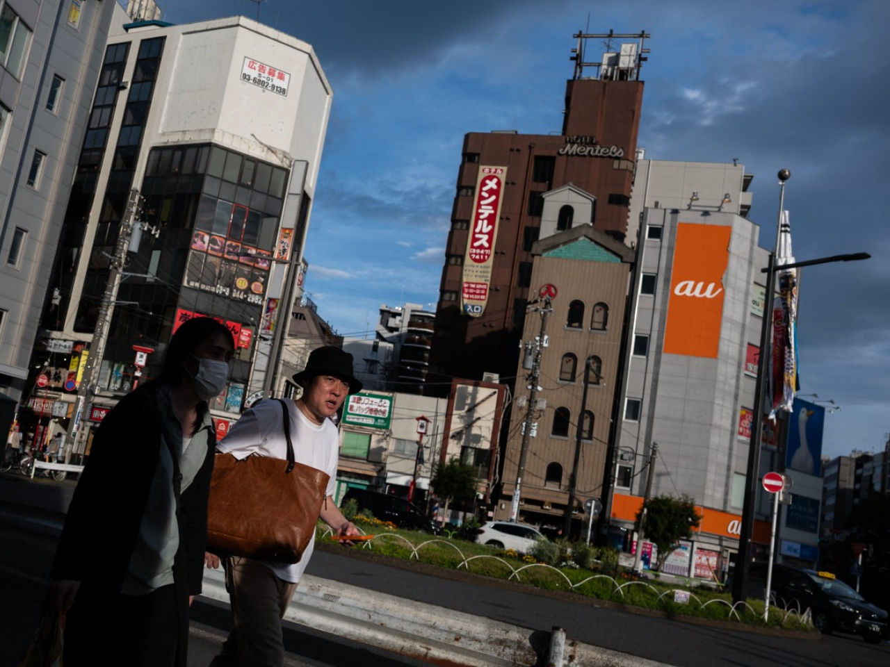 日本3月家庭支出按年跌2.9%，跌幅多過市場預期；按月出乎預期跌1.3%。（法新社資料圖片）