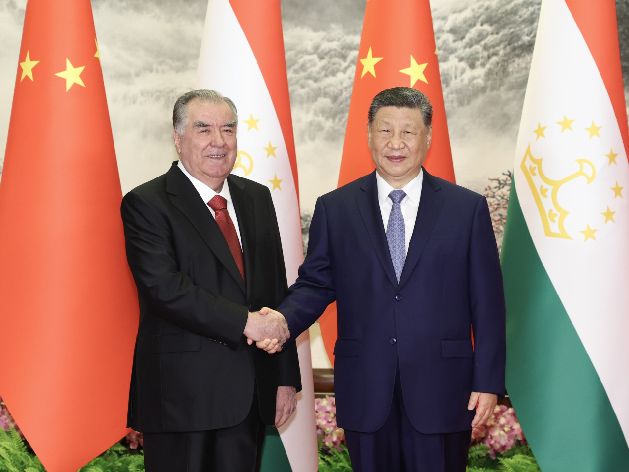 President Xi Jinping holds talks with his Tajik counterpart Emomali Rahmon in Beijing. Photo: Xinhua