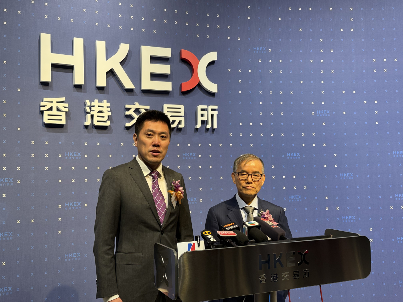 英派藥業徐聰表示，公司自主研發、用於治療卵巢癌的核心產品「塞納帕利」於去年上市，並在今年1月獲納入醫保，今年首季錄得明顯銷售放量。（趙嘉駿攝）