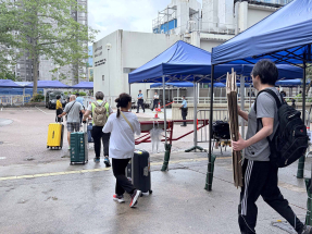 宏志閣居民分批返回單位　有居民稱盡量取回家電及物品