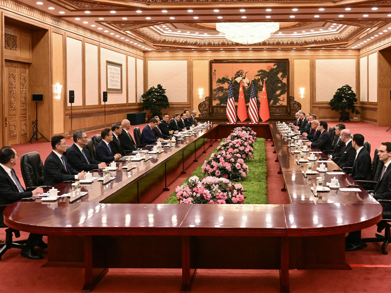 習近平在北京人民大會堂與特朗普會談結束，會談用時超過2小時15分鐘。（法新社）
