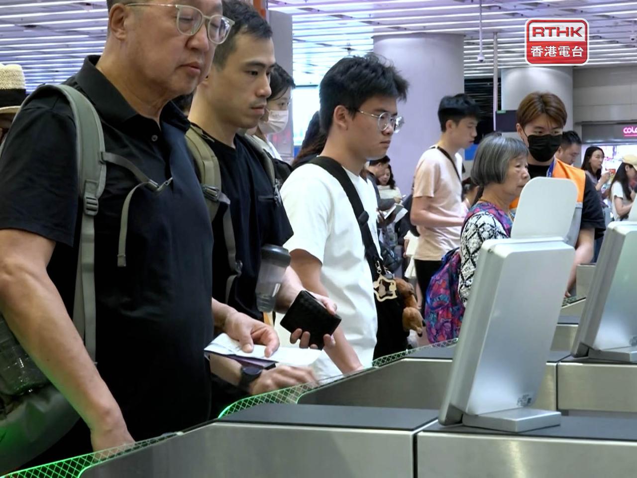 旅發局公布4月份初步訪港旅客數字為422萬人次。 （港台圖片）