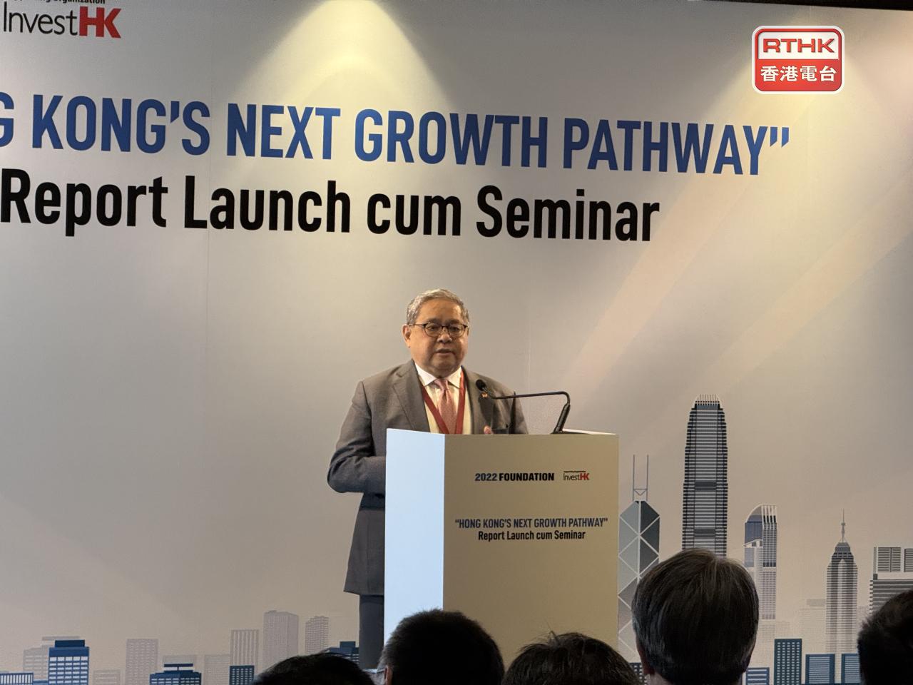 馮國經稱要在企業經香港出海的過程中，為本地帶來經濟效益，包括創造就業。（趙嘉駿攝）