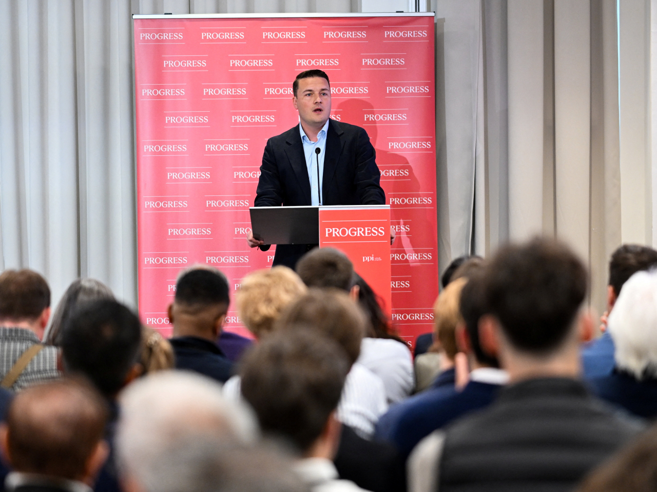 施卓添出席一個智庫活動時表示，工黨需要一場有優秀候選人參與的競爭，而他將會參與其中。（路透社）