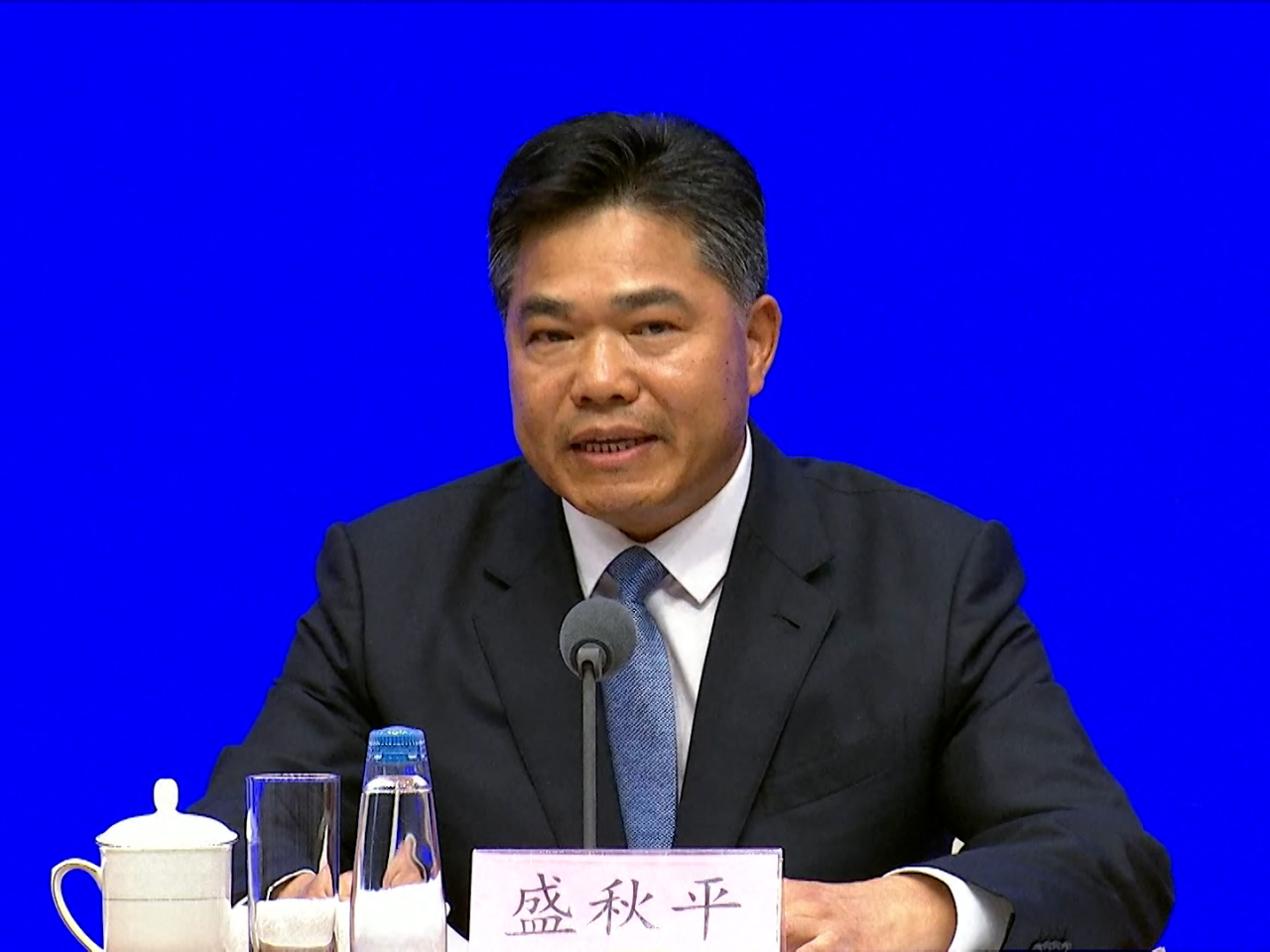 盛秋平表示，自去年4月公布實施一系列優化離境退稅政策以來，離境退稅業務量大幅增加。（央視）