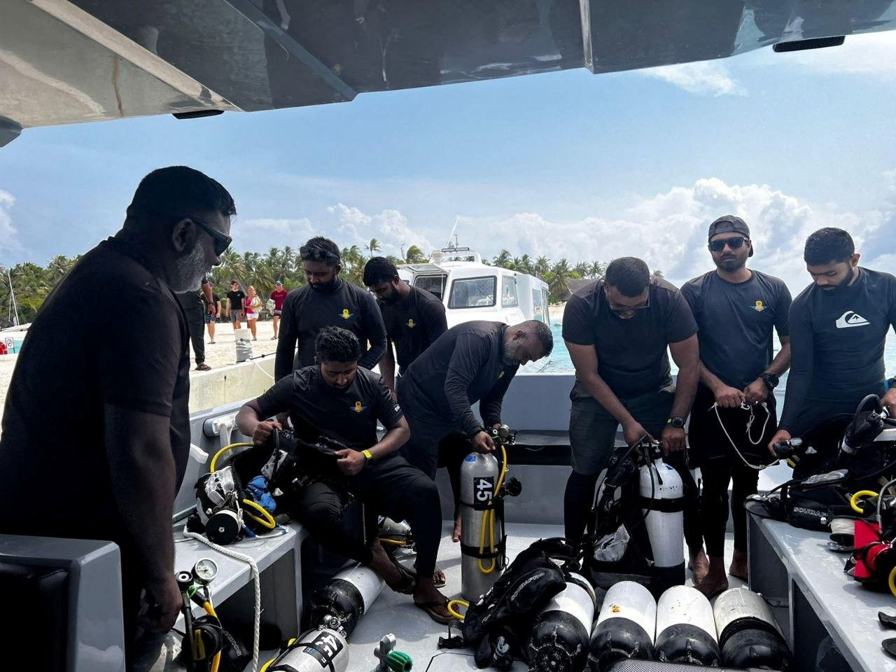 Members of Maldives' National Defence Force prepare for an operation to recover the bodies of four Italian scuba divers. Photo: Maldives President&rsquo;s Office via Reuters