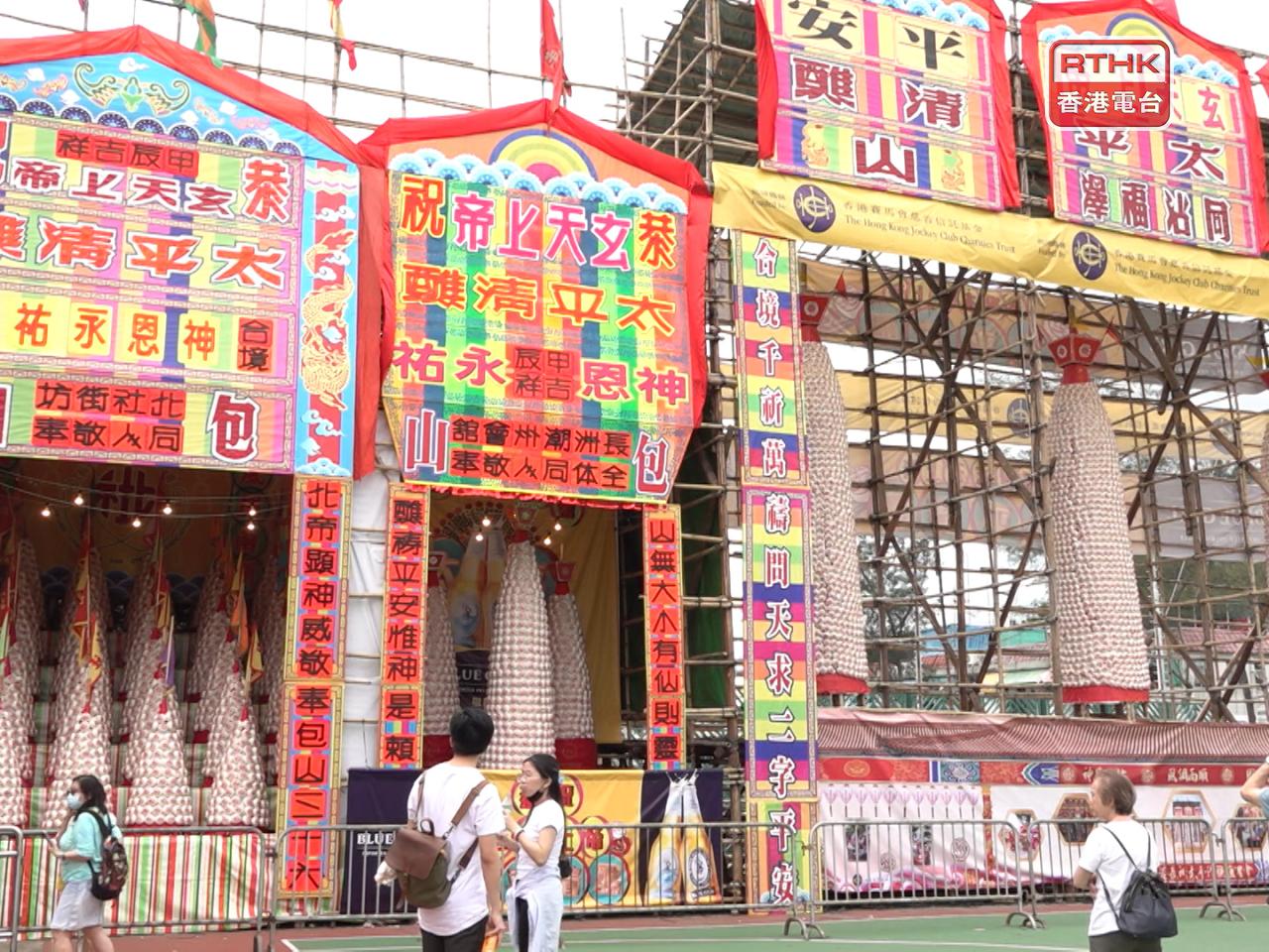 巡遊隊伍下午2時由長洲北帝廟遊樂場出發，途經多條大街小巷，約於下午4時45分返抵北帝廟遊樂場。（港台圖片）