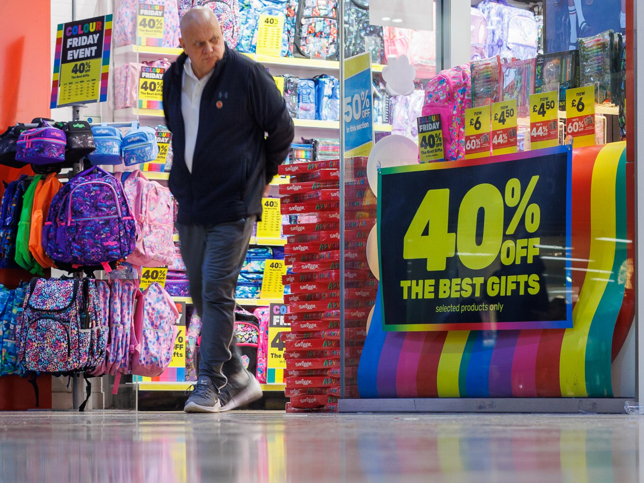 英國4月消費物價指數按年升2.8%，低過3月的3.3%，亦低過市場預期。（新華社資料圖片）