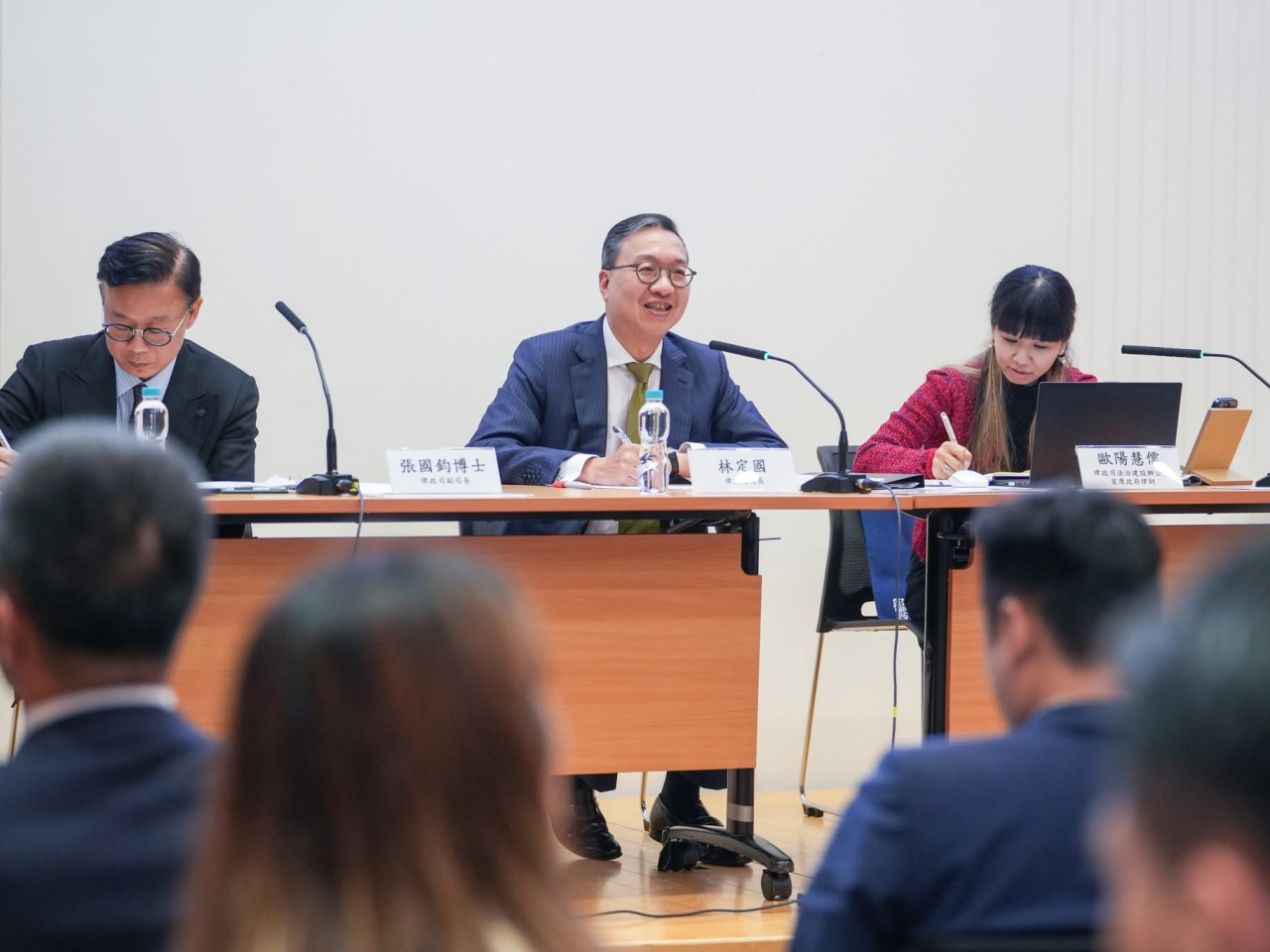 林定國（中）提到，律政司當前多項重點工作朝著主動對接國家「十五五」規劃方向推進。（林定國社交網站）