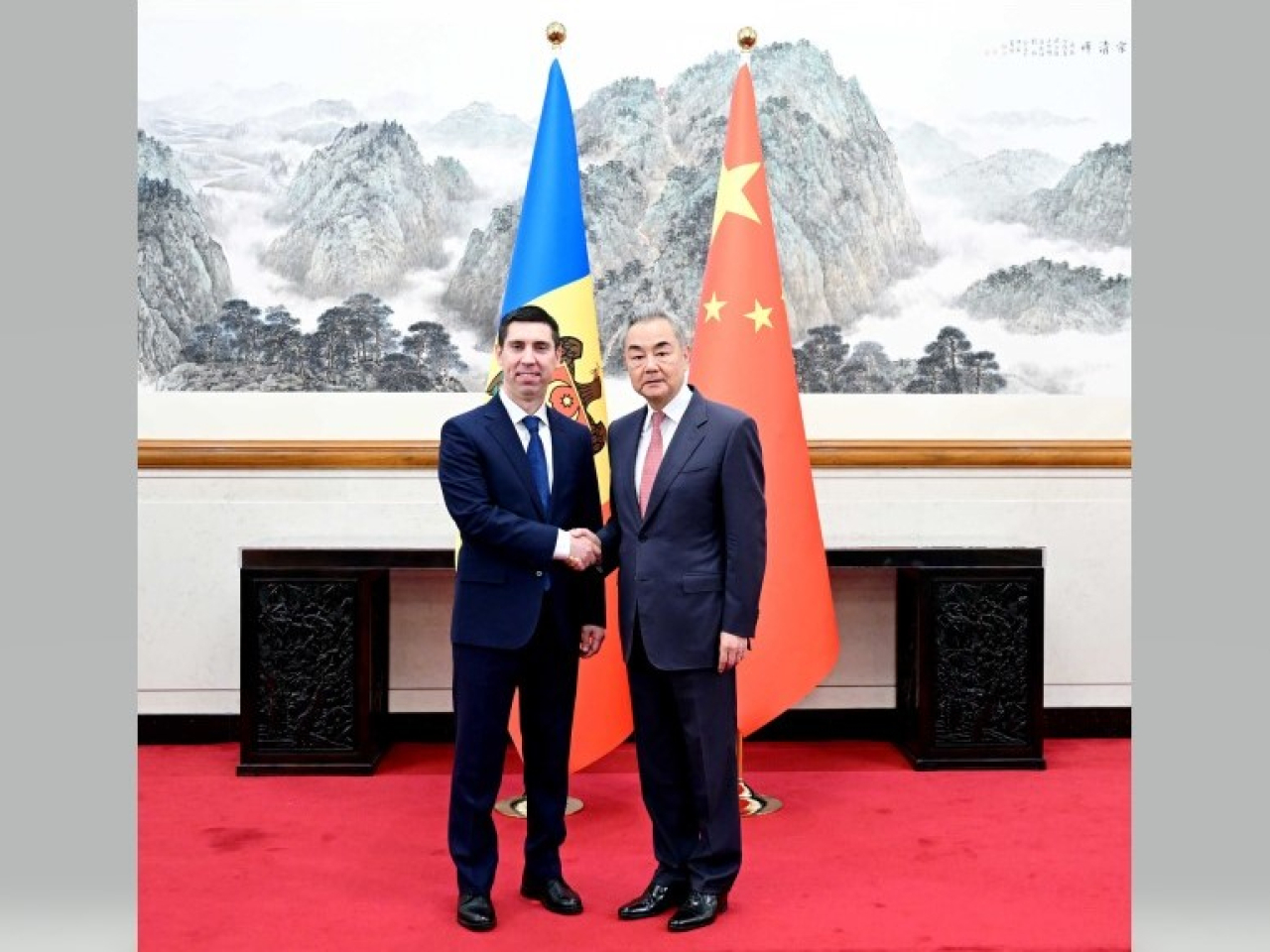 王毅在北京，同摩爾多瓦副總理兼外長波普紹伊會談。（外交部網站）
