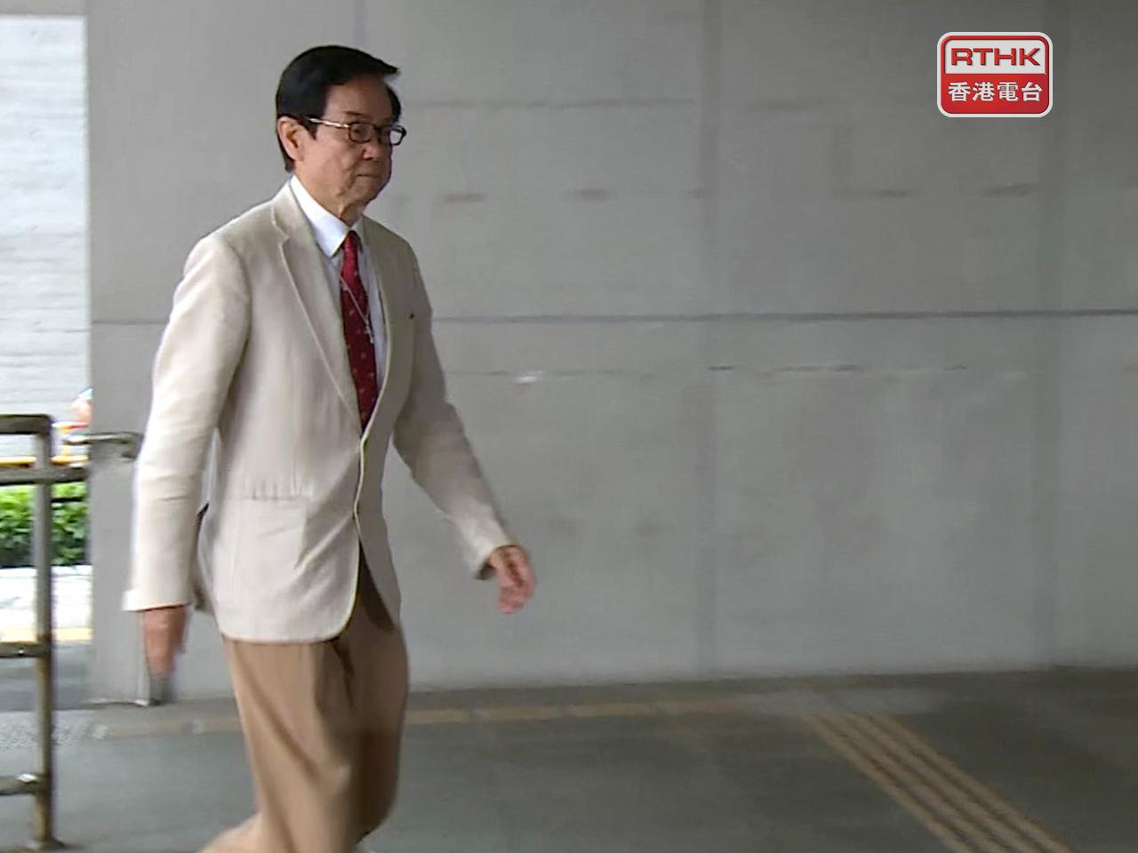 黃百鳴在東區裁判法院被裁定內幕交易罪成，案件押後至6月9日判刑。（張連登攝）