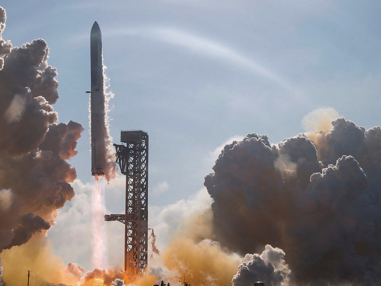 The Starship and super heavy booster creates sound waves as it lifts off on its 12th test flight from SpaceX's launch complex in Starbase, Texas. Photo: Reuters