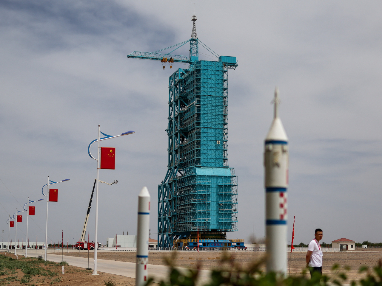 A security guard looks on at the launch pad for the Long March-2F rocket at the Jiuquan Satellite Launch Center. Photo: Reuters