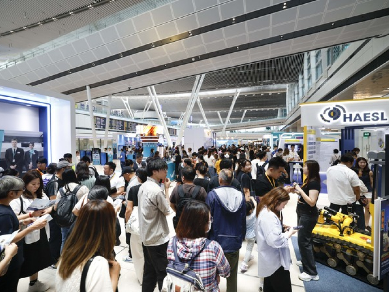 機管局表示，大約40間機場同業提供超過4400個涵蓋不同範疇的就業機會。(機管局）