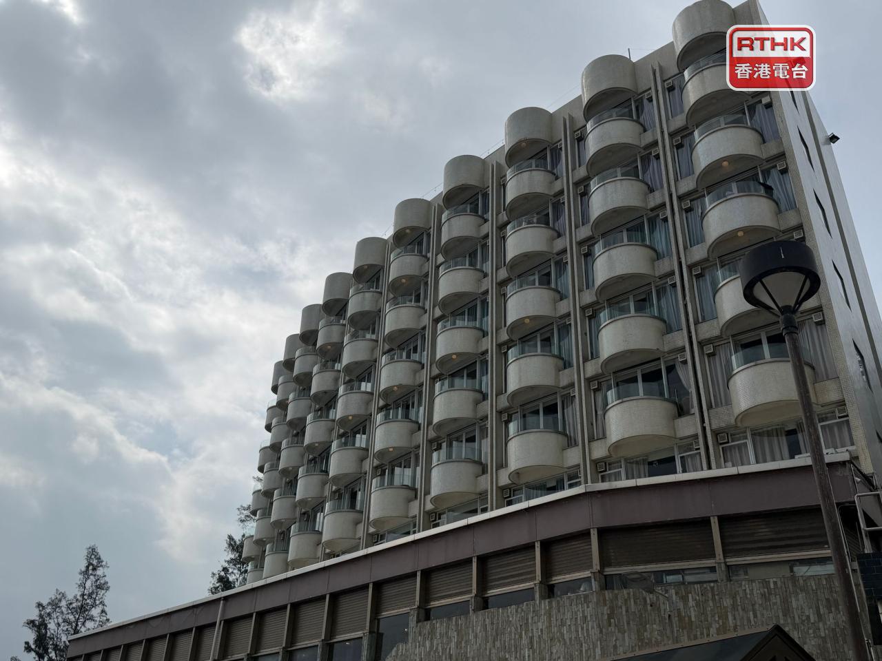 有位於長洲東灣的酒店昨日和今日入住率爆滿，不少市民和旅客早於去年已訂房。（黃貝紋攝）