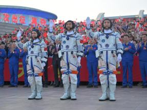 神舟二十三號三名航天員朱楊柱、張志遠、黎家盈領命出征