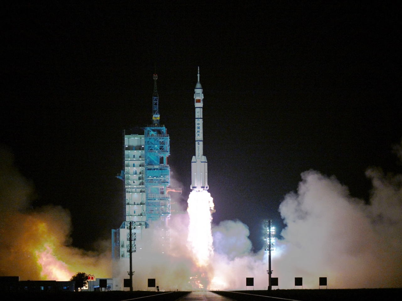 神舟二十三號載人飛船，晚上11時08分在酒泉衛星發射中心發射升空。（新華社）