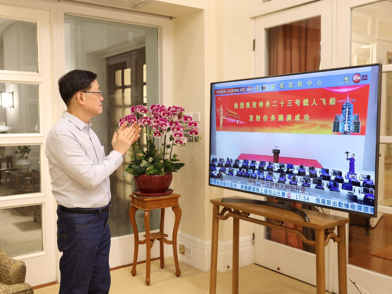 李家超表示，神舟二十三號載人飛船發射圓滿成功，全港市民振奮自豪。（李家超社交網頁截圖）