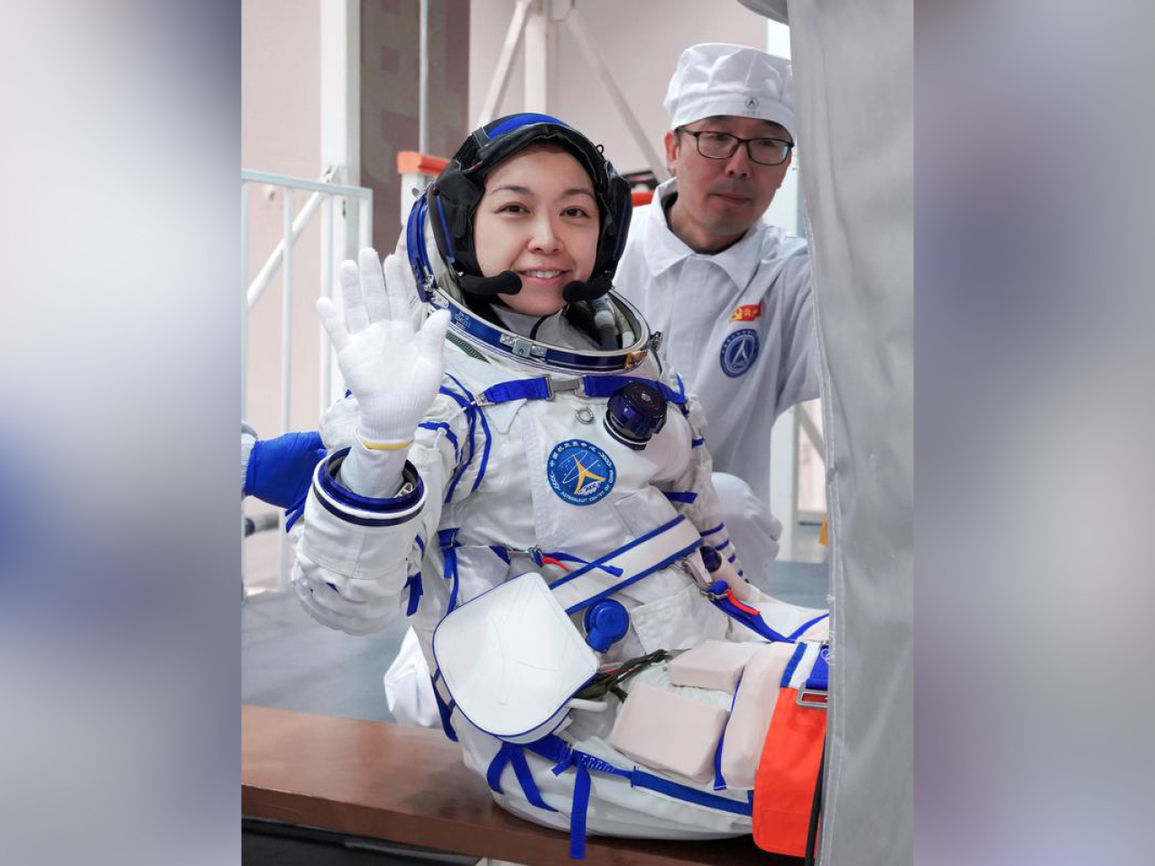 文章說，黎家盈展開首次太空之旅，港澳參與國家航天事業迎來歷史性時刻。（新華社資料圖片）