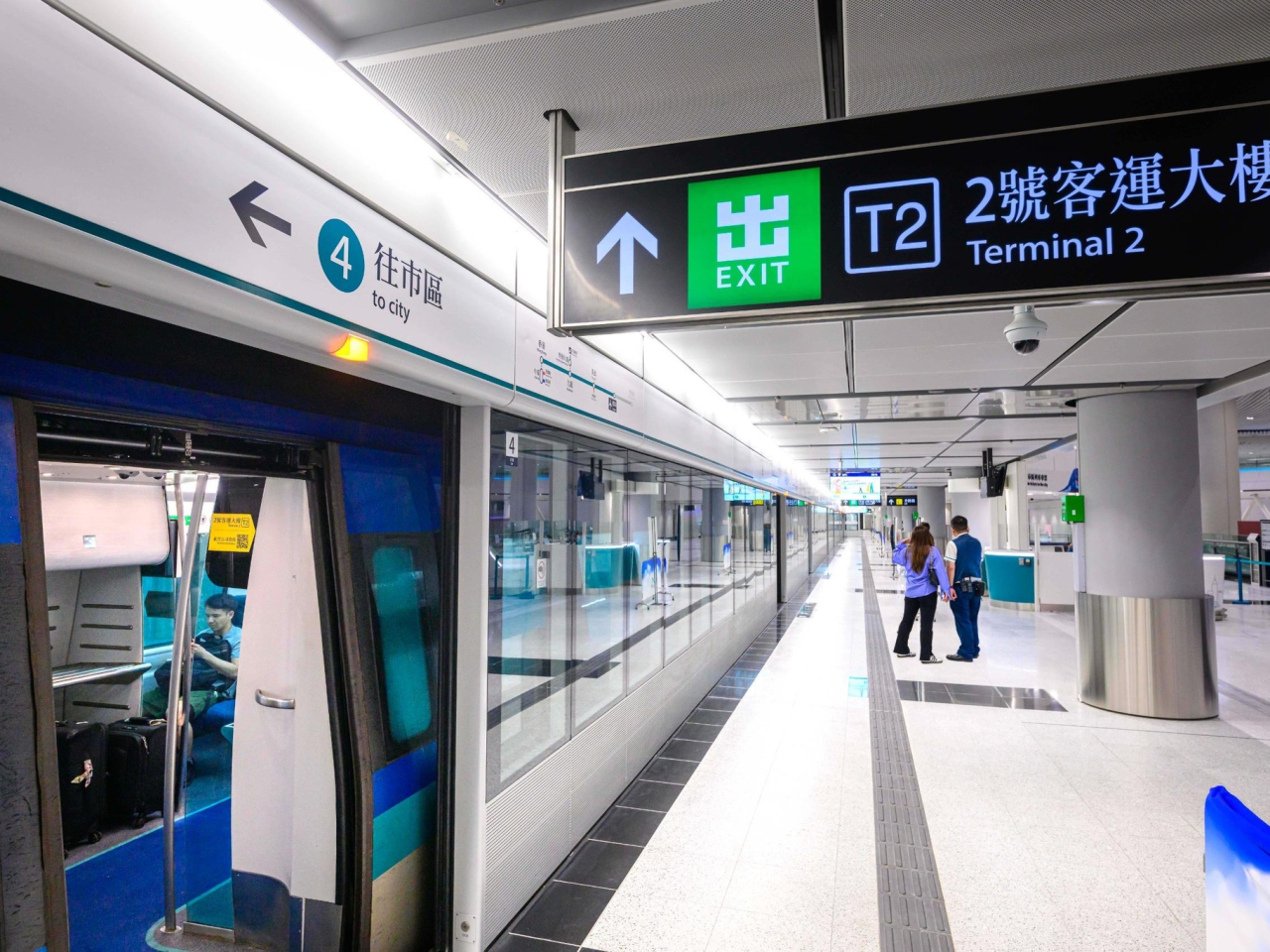 港鐵機場快綫機場站連接二號客運大樓的三號月台往博覽館站方向及四號月台往香港站方向已經啟用。（港鐵圖片）