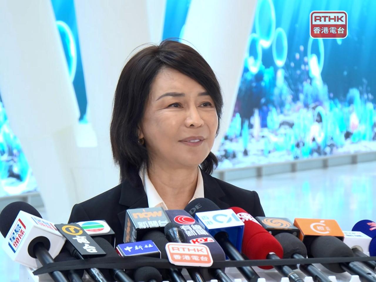 機場二號客運大樓首日運作，機管局行政總裁張李佳蕙稱人流暢順。（鍾家銘攝）