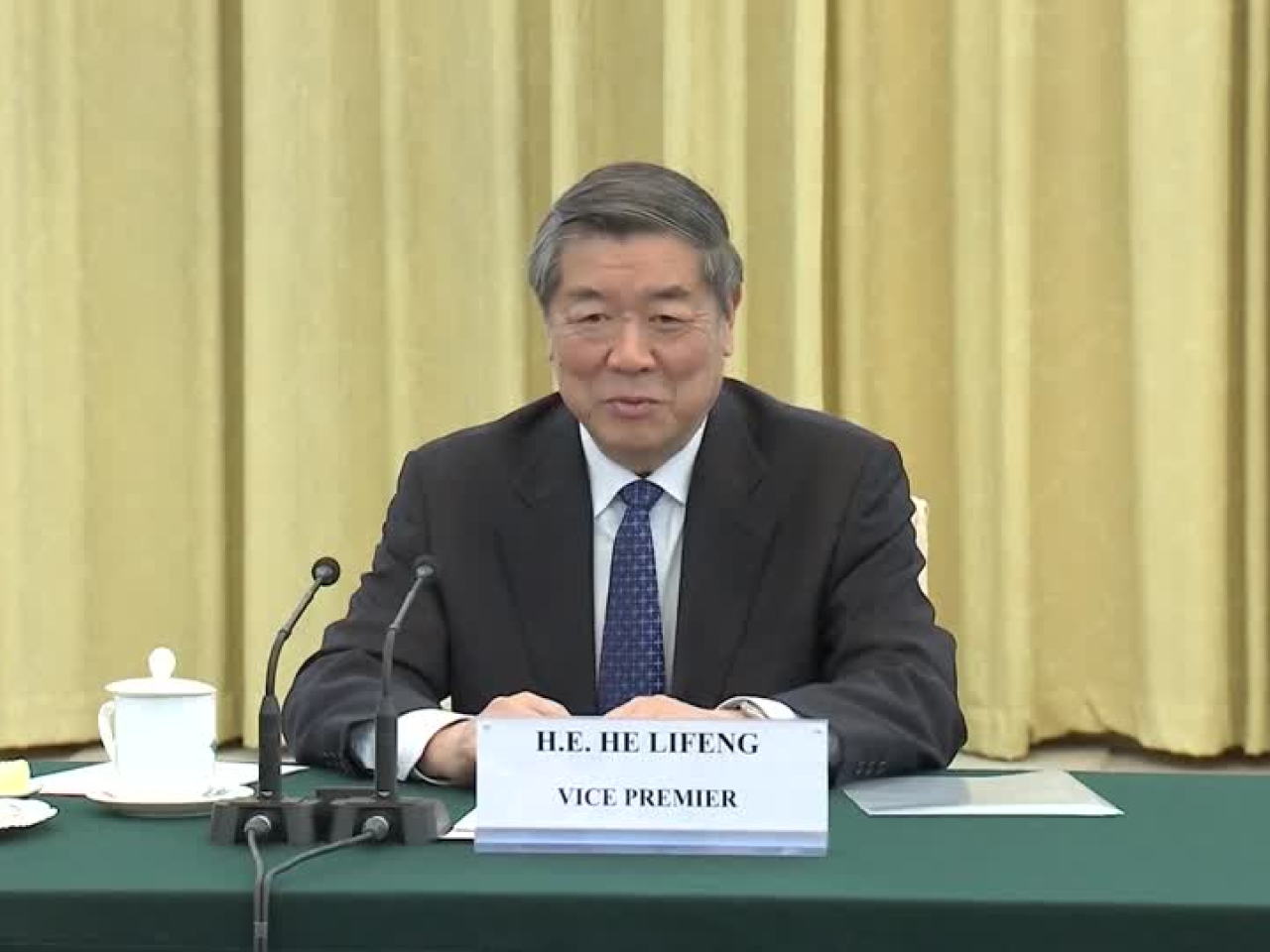 何立峰會見德國聯邦經濟和能源部部長賴歇及德國企業家代表。(路透社資料圖片)
