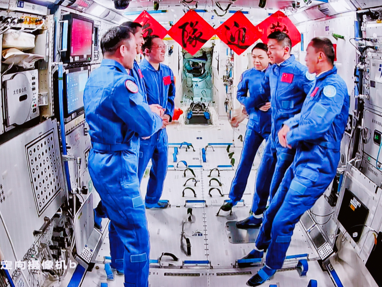 神舟二十一號航天員乘組日前和神舟二十三號航天員乘組交流。（新華社資料圖片）