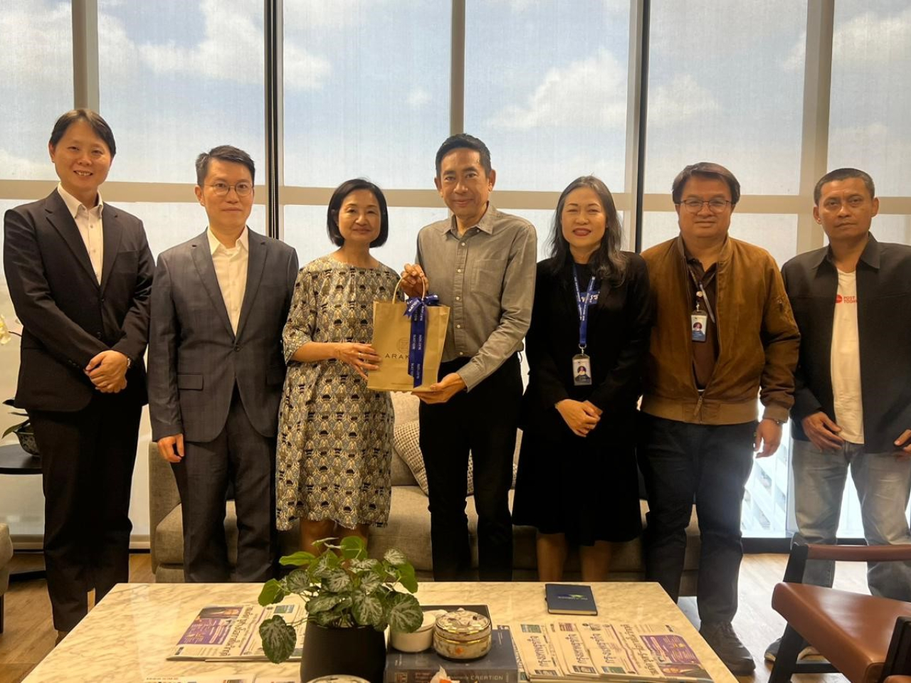 關婉儀到訪泰國媒體Nation Group，與該機構的管理層交流，探討未來合作的機會。（政府新聞處）